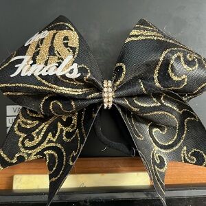 US Finals cheer bow. No date.